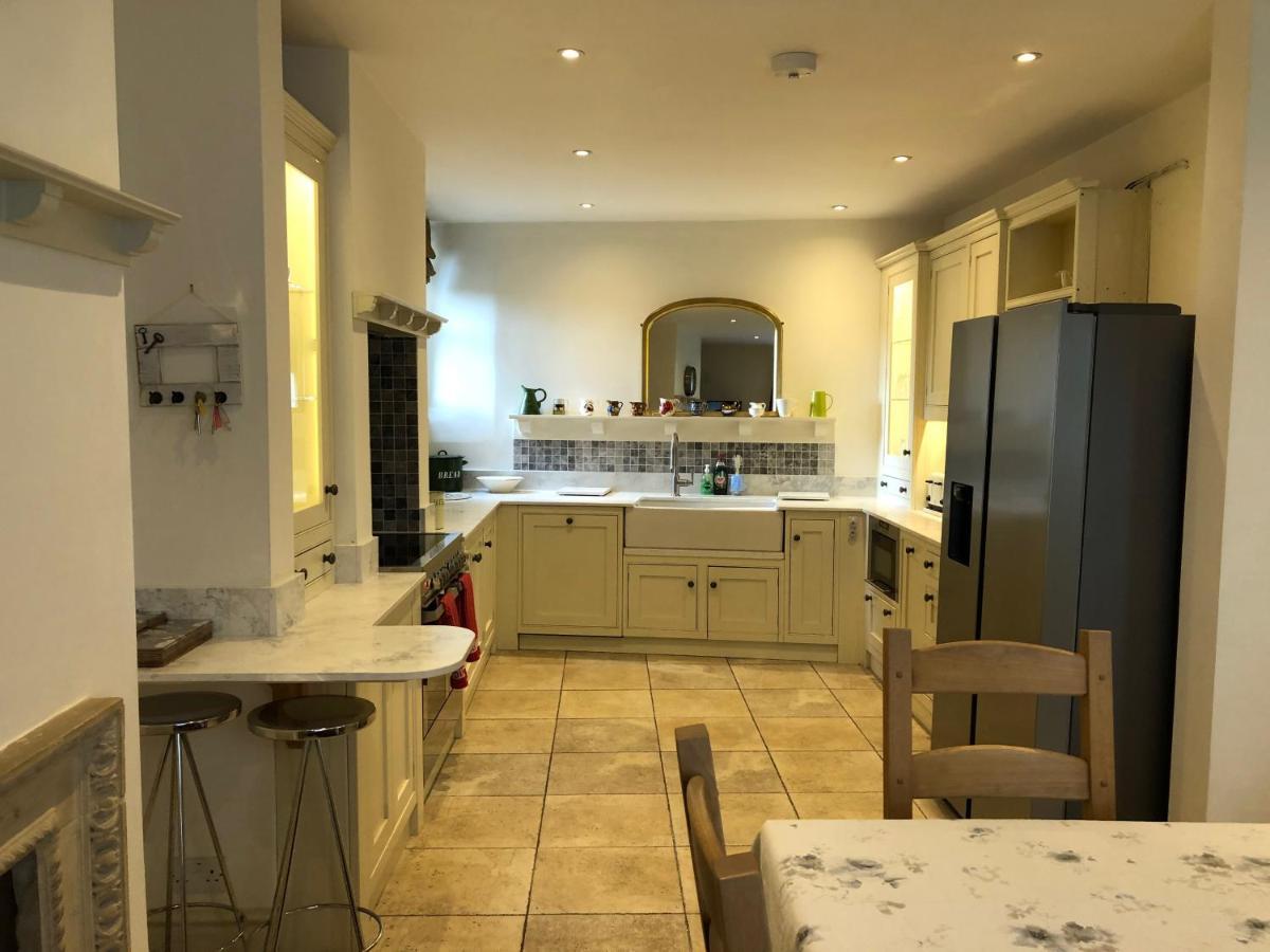 Lauras Townhouse Apartments Lansdown Slope Townhouse Бат Екстериор снимка