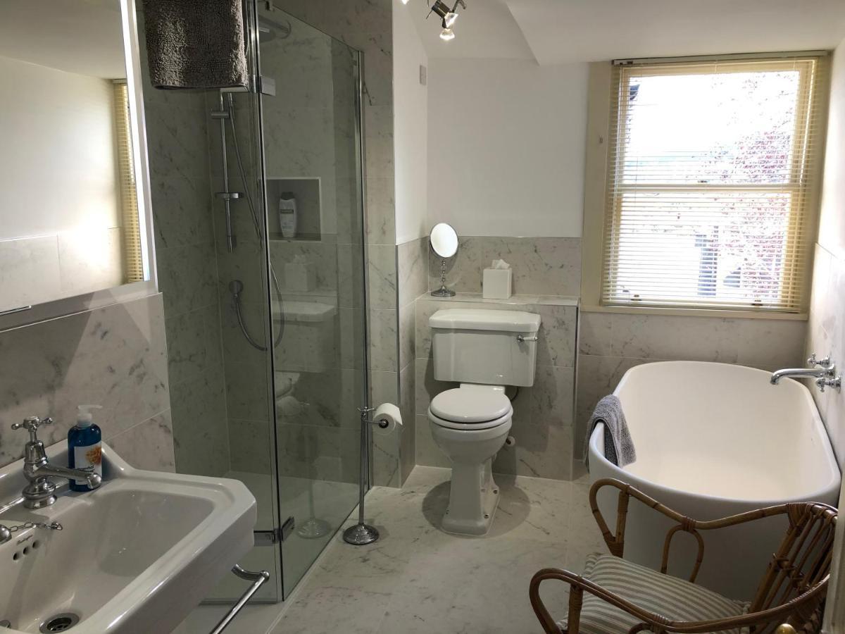 Lauras Townhouse Apartments Lansdown Slope Townhouse Бат Екстериор снимка